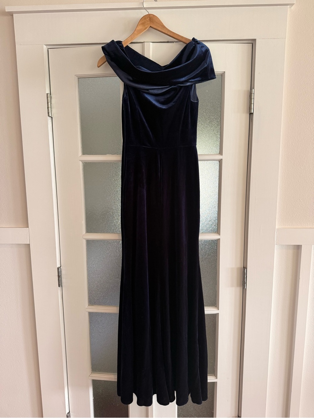 Elegant Off-Shoulder Velvet Evening Gown - Navy